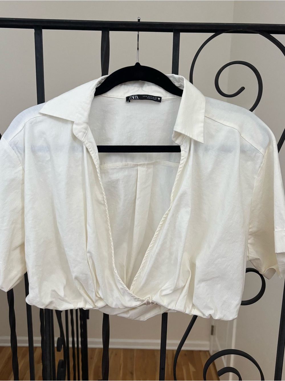 ZARA White Cropped Button-Down Twist Hem Shirt